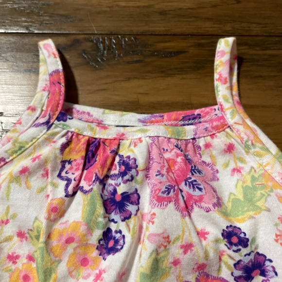 New Old Navy floral romper size 6-12 months - Picture 2 of 7